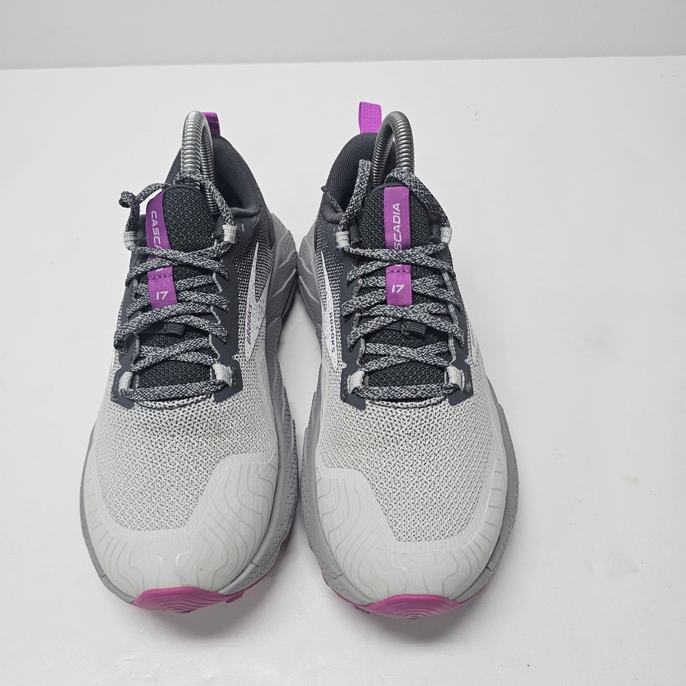 Brooks Cascadia 17 Athletic Hiking Shoes Womens 7.5 Oyster Purple Grey Low Top - Picture 9 of 10